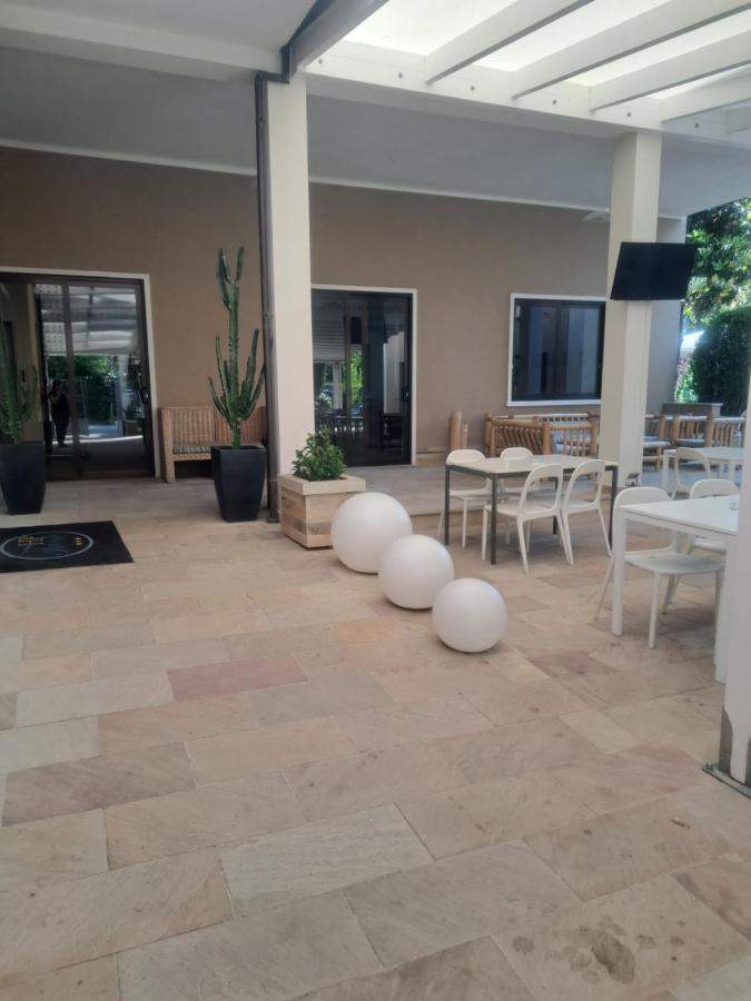 Hotel Trieste سينِغاليا المظهر الخارجي الصورة