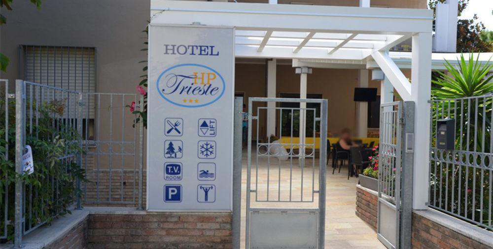 Hotel Trieste سينِغاليا المظهر الخارجي الصورة