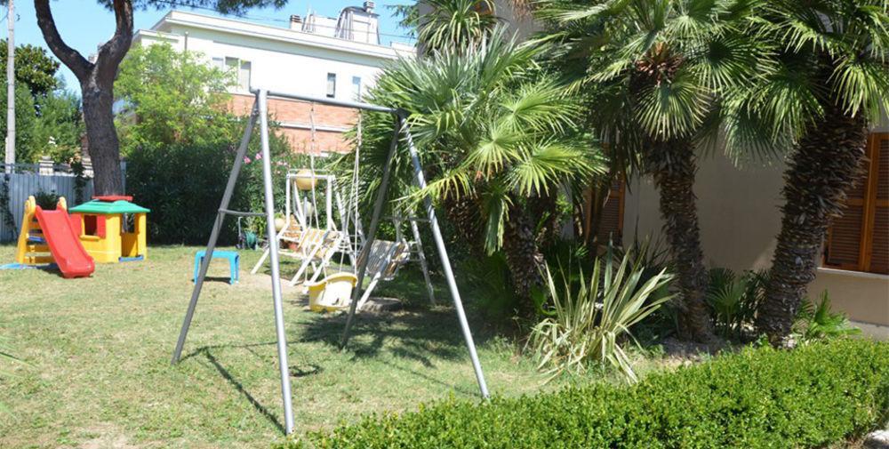 Hotel Trieste سينِغاليا المظهر الخارجي الصورة
