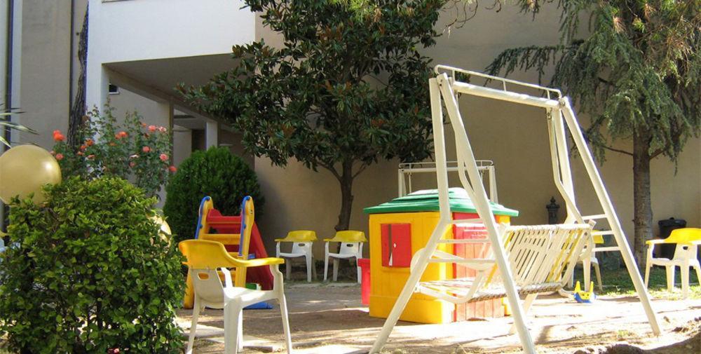 Hotel Trieste سينِغاليا المظهر الخارجي الصورة