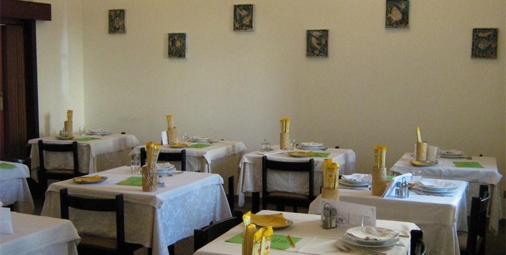 Hotel Trieste سينِغاليا المظهر الخارجي الصورة