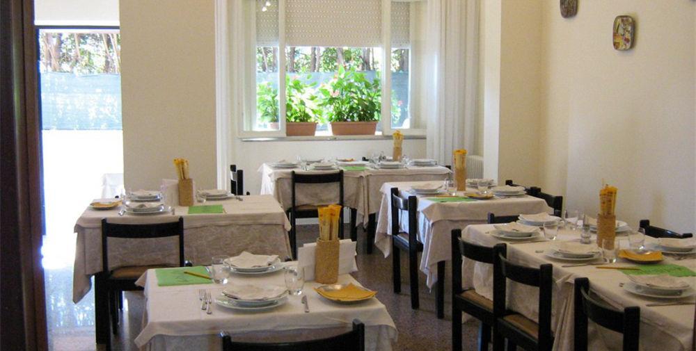 Hotel Trieste سينِغاليا المظهر الخارجي الصورة