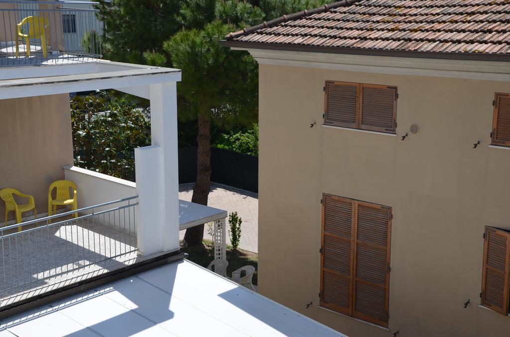 Hotel Trieste سينِغاليا المظهر الخارجي الصورة