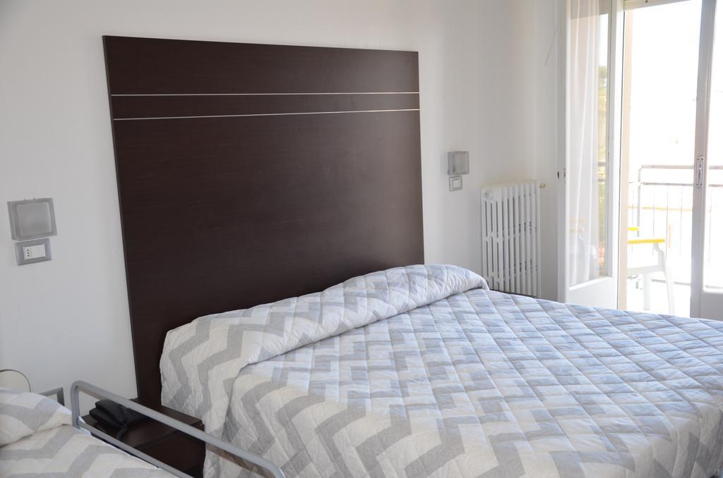 Hotel Trieste سينِغاليا المظهر الخارجي الصورة