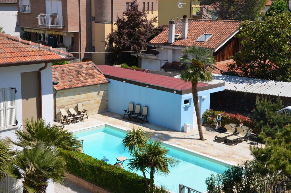 Hotel Trieste سينِغاليا المظهر الخارجي الصورة