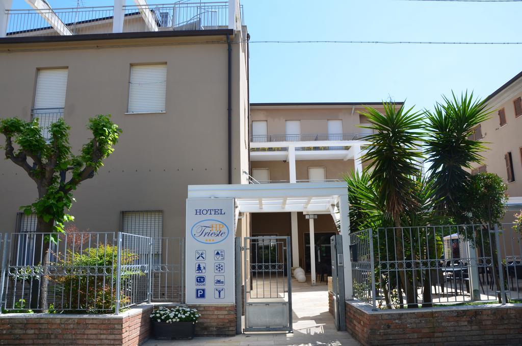 Hotel Trieste سينِغاليا المظهر الخارجي الصورة