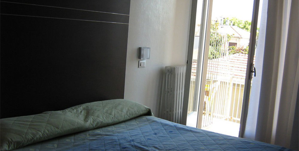 Hotel Trieste سينِغاليا المظهر الخارجي الصورة